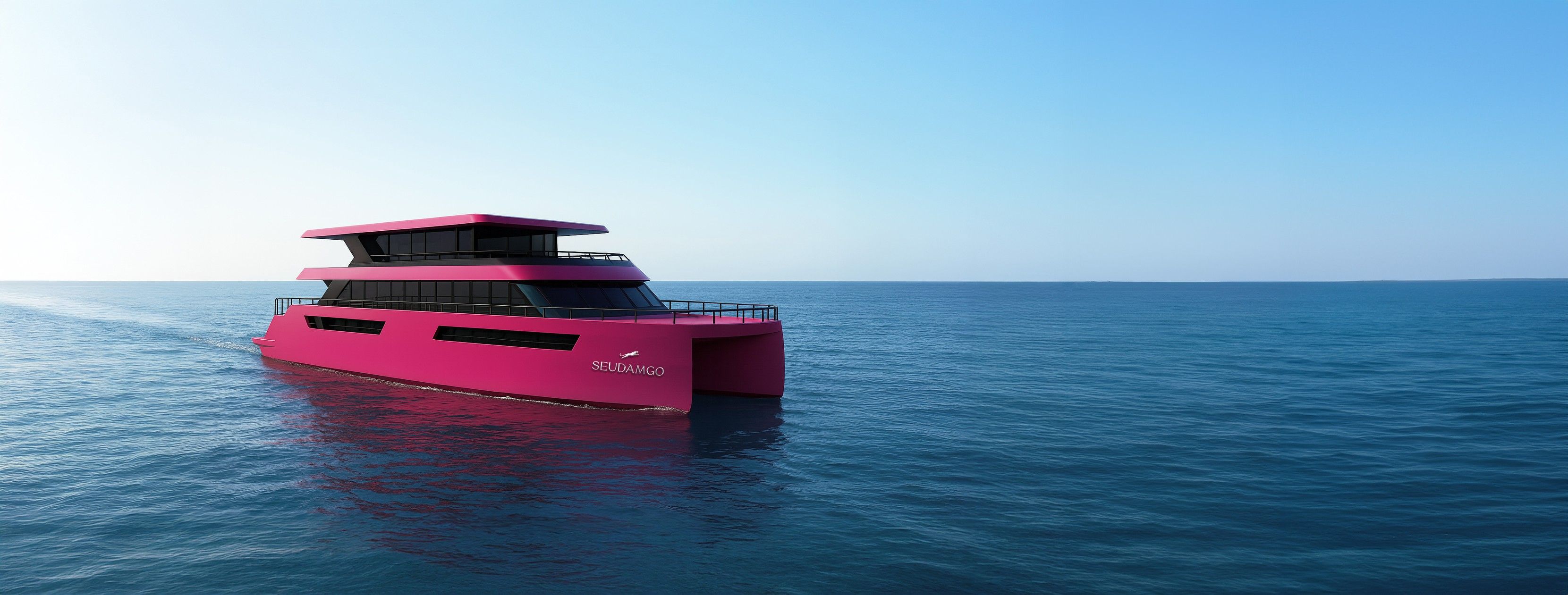 Catamarã moderno cor-de-rosa magenta a navegar em mar azul calmo sob céu limpo